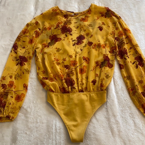 Aritzia (Wilfred) Talmont Floral Bodysuit - Picture 3 of 3